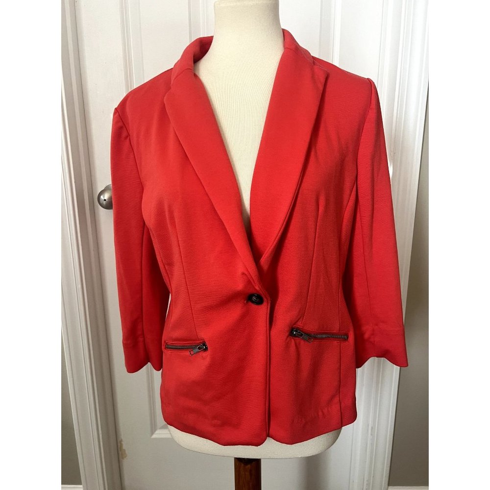 Christian Siriano Coral Blazer With 3/4 Sleeves and Button Closure - M